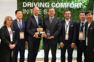 RECARO Aircraft Seating_press release_China Southern_l. to r. Irene Tan, Yunkai Tan, Mark Hiller, Yongchao Zeng, Denis Altmann, Kai Ni, Abraham Yang_1_Copyright RECARO
