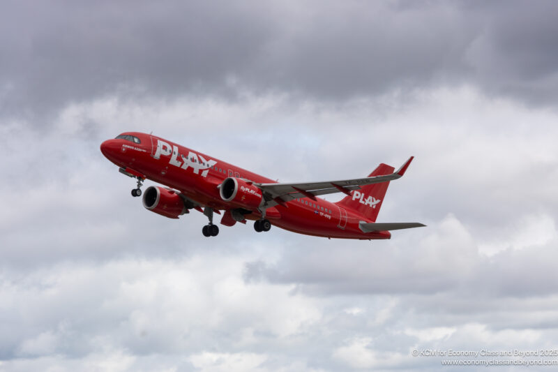 Play Airbus A320neo taking off from Dublin Airport - Image, Economy Class and Beyond