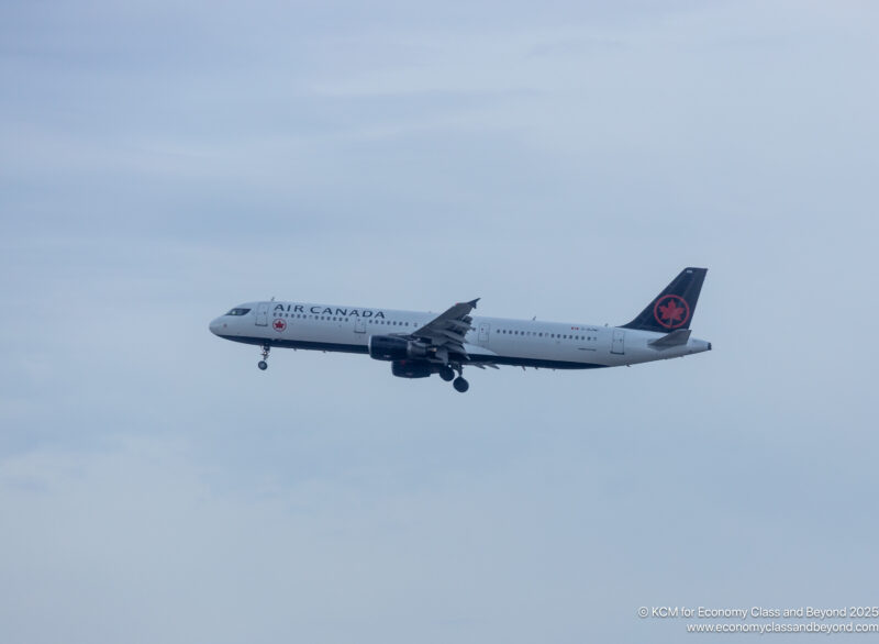 Air Canada Airbus A321-200 on final approach to Chicago O'Hare - Image, Economy Class and Beyond