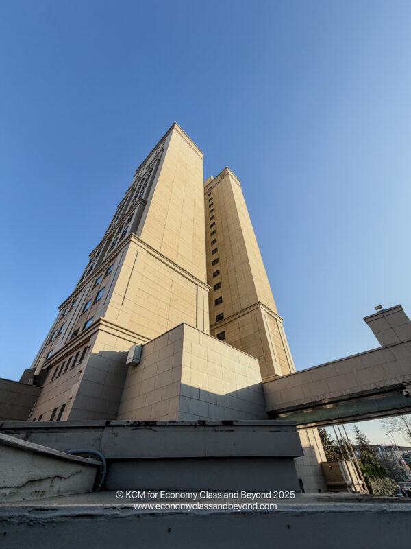 a tall building with a bridge over it