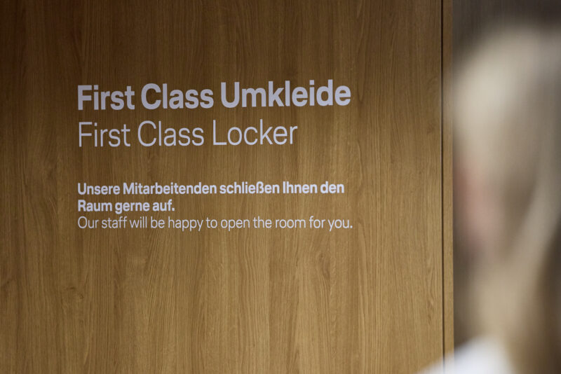 Lufthansa Premium Check-in Zone - Image, Luthansa 