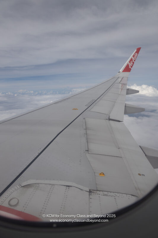 the wing of an airplane in the sky