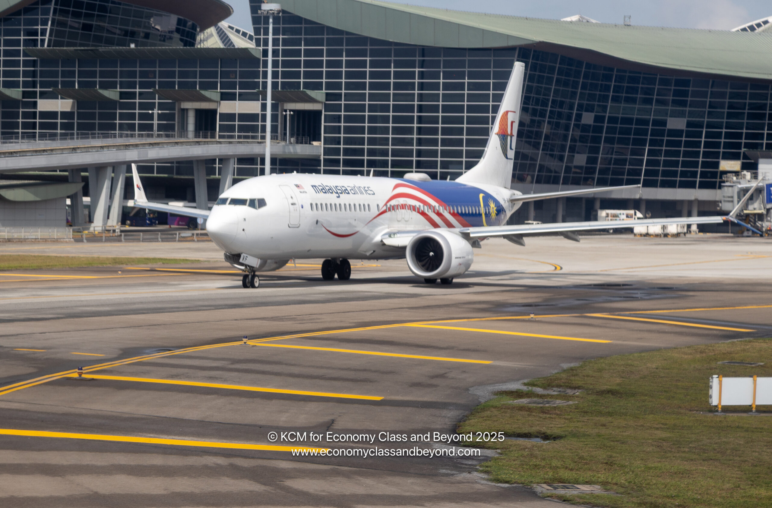 boardingarea.com - Kevincm - Airplane Art - Malaysia Airlines Boeing 737-8 taxiing at Kuala Lumpur International Airport - Economy Class & Beyond