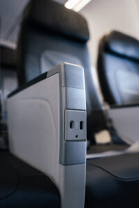 Lufthansa A320ceo retrofit - Row 1 charging ports - Image, Lufthansa