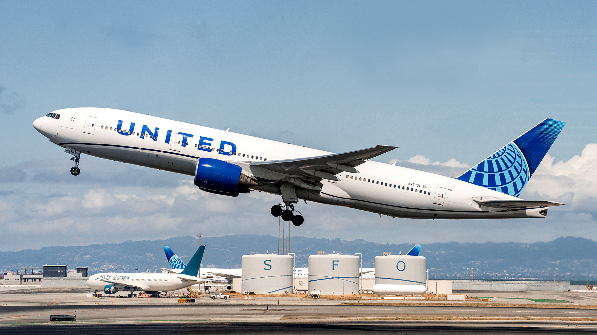 boardingarea.com - Kevincm - United Airlines accelerates its Starlink rollout, with the first widebody complete - Economy Class & Beyond