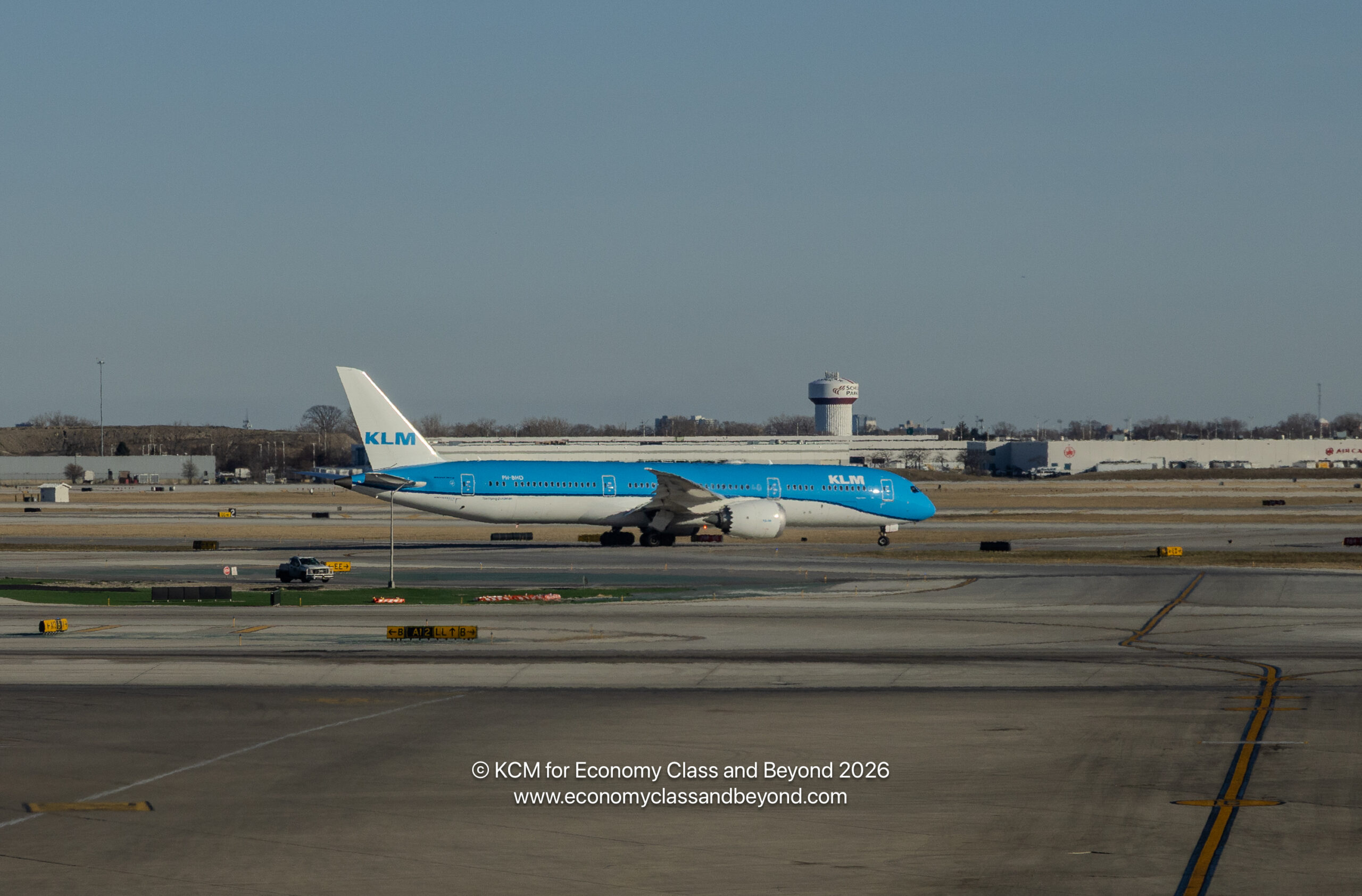 boardingarea.com - Kevincm - Airplane Art - KLM Royal Dutch Airlines Boeing 787-9 lining up for Depature at Chicago O'Hare - Economy Class & Beyond